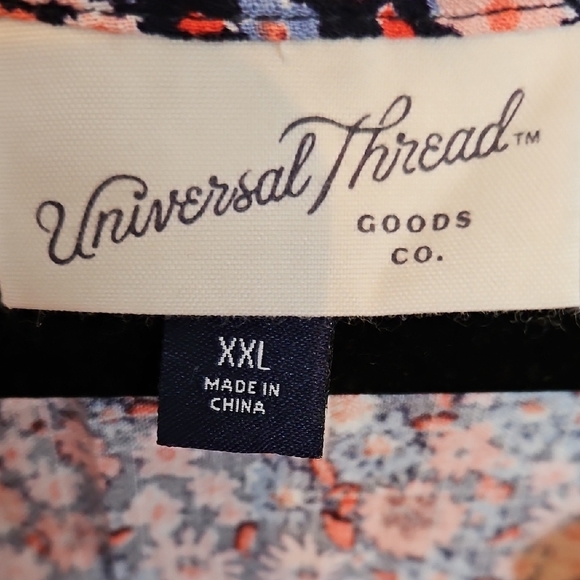 Universal Threads Floral V-Neck, Sleeveless, Navy, Periwinkle, Pink, & Coral Top - Picture 2 of 5
